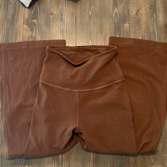 Lululemon Java groove pant, not currently selling in store. Never hemmed size 0 - Picture 1 of 4